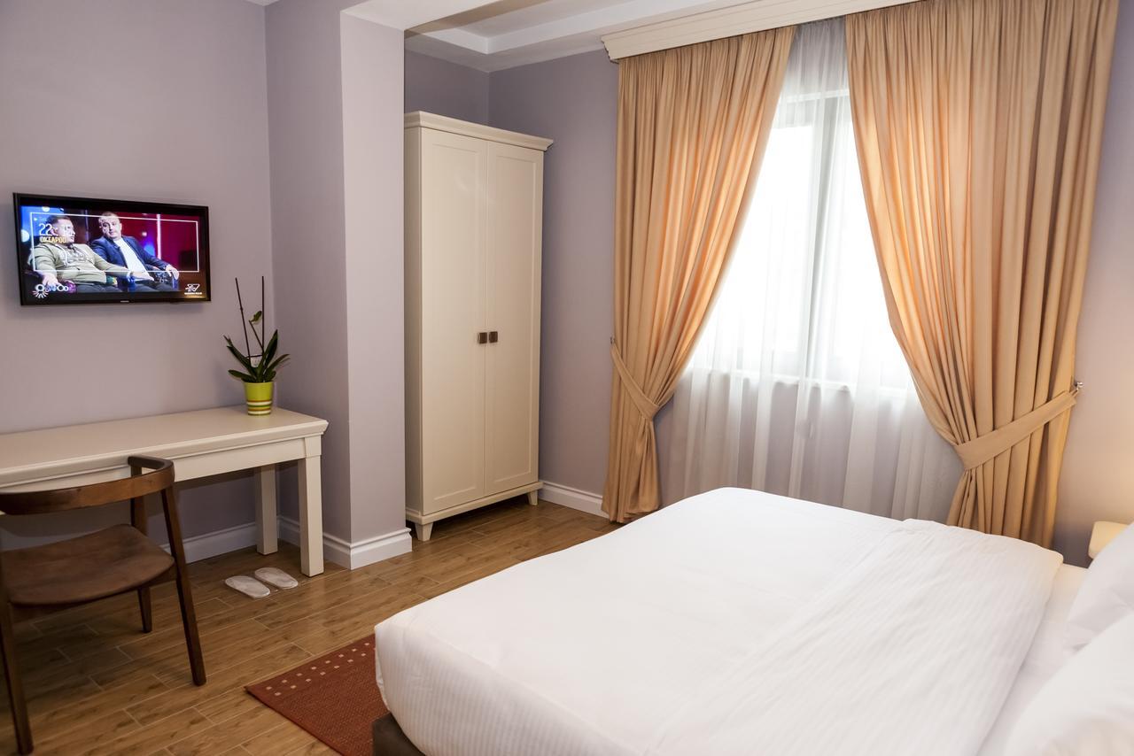 Hotel Villa 22 Tirana Exterior photo