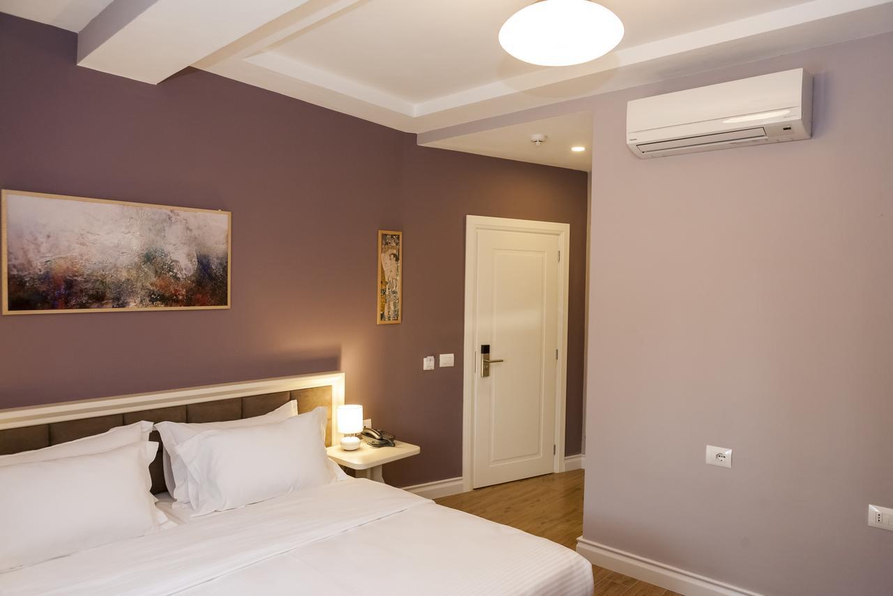 Hotel Villa 22 Tirana Exterior photo